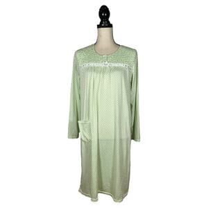 BETSY Lougewear & Sleepwear Green White Print Night Gown      Size: M